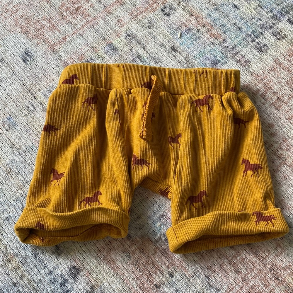 Kate Quinn 0-3 month baby ribbed horse shorts